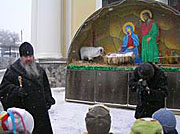 Рядом с кафедральным собором Элисты установлен Рождественский вертеп